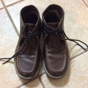 High cut brown leather lace-up boots for boys